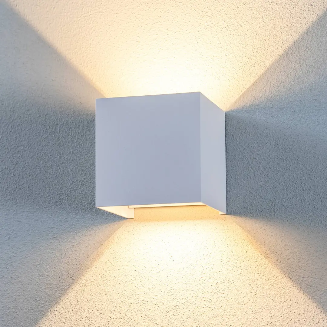 Lindby LED-Außenwandleuchte Nivar, eckig, weiß, 10 cm, IP54