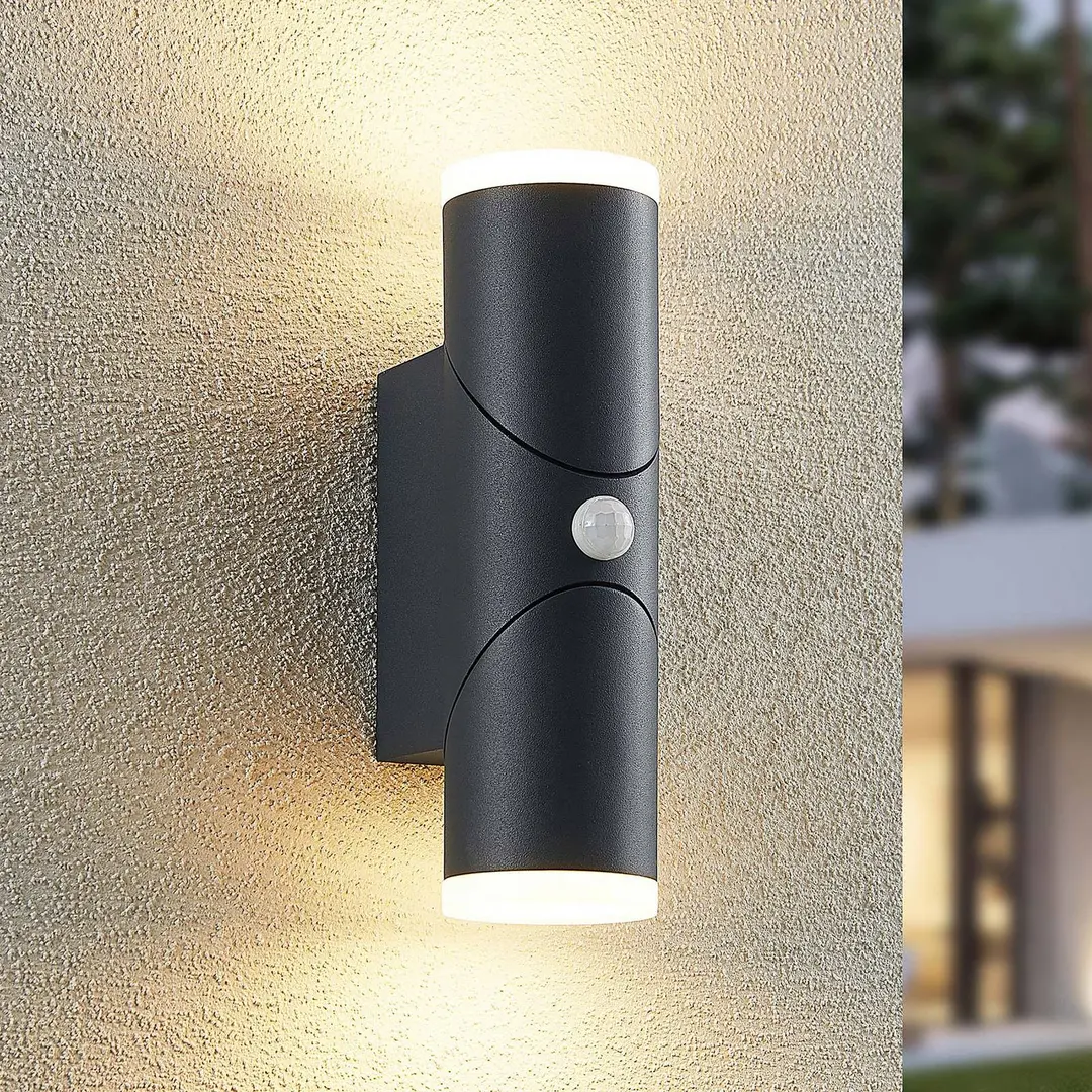 Lindby Aspyn LED-Außenwandleuchte, 2fl, Sensor