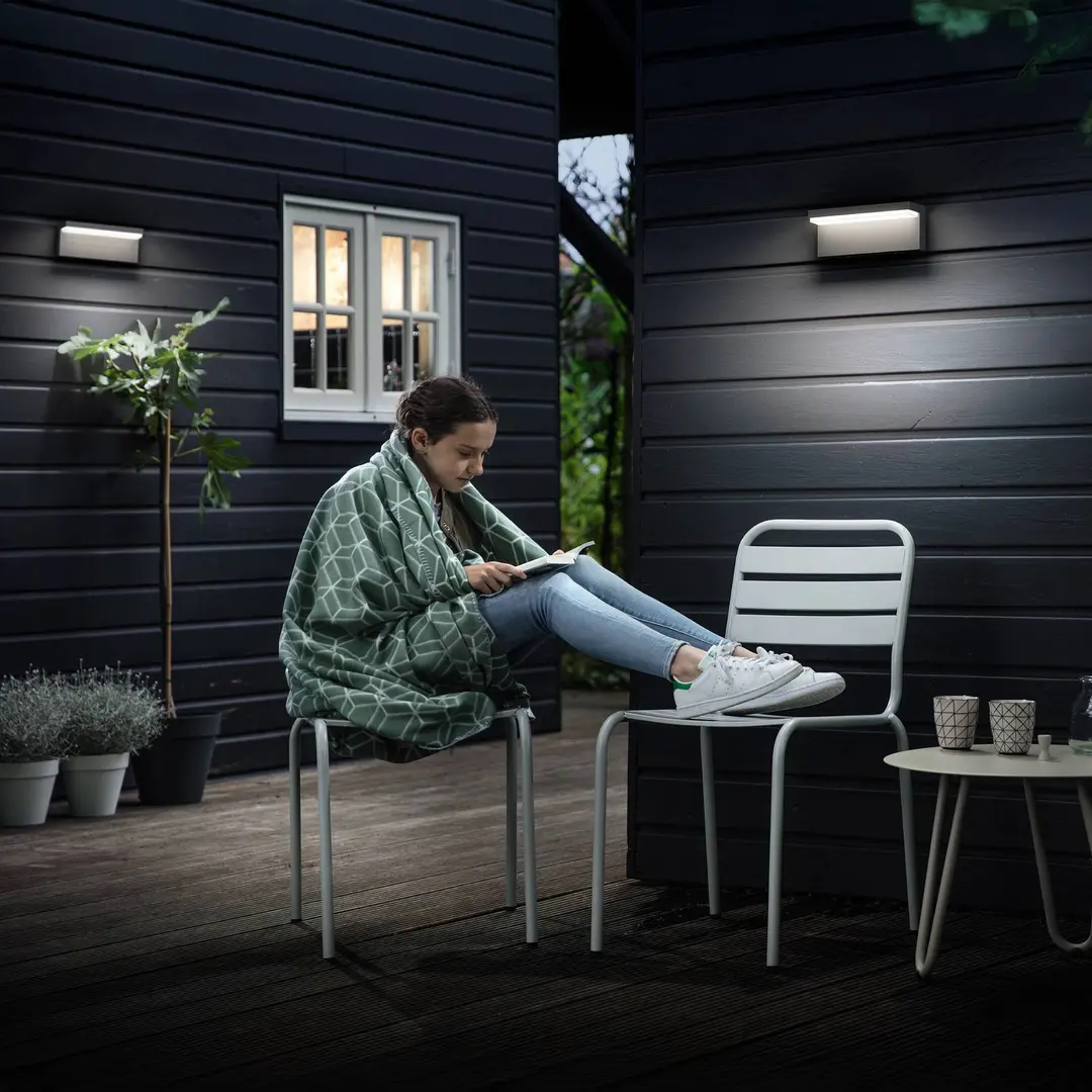 Philips LED-Außenwandleuchte Bustan UE, 2er-Pack, 2.700 K