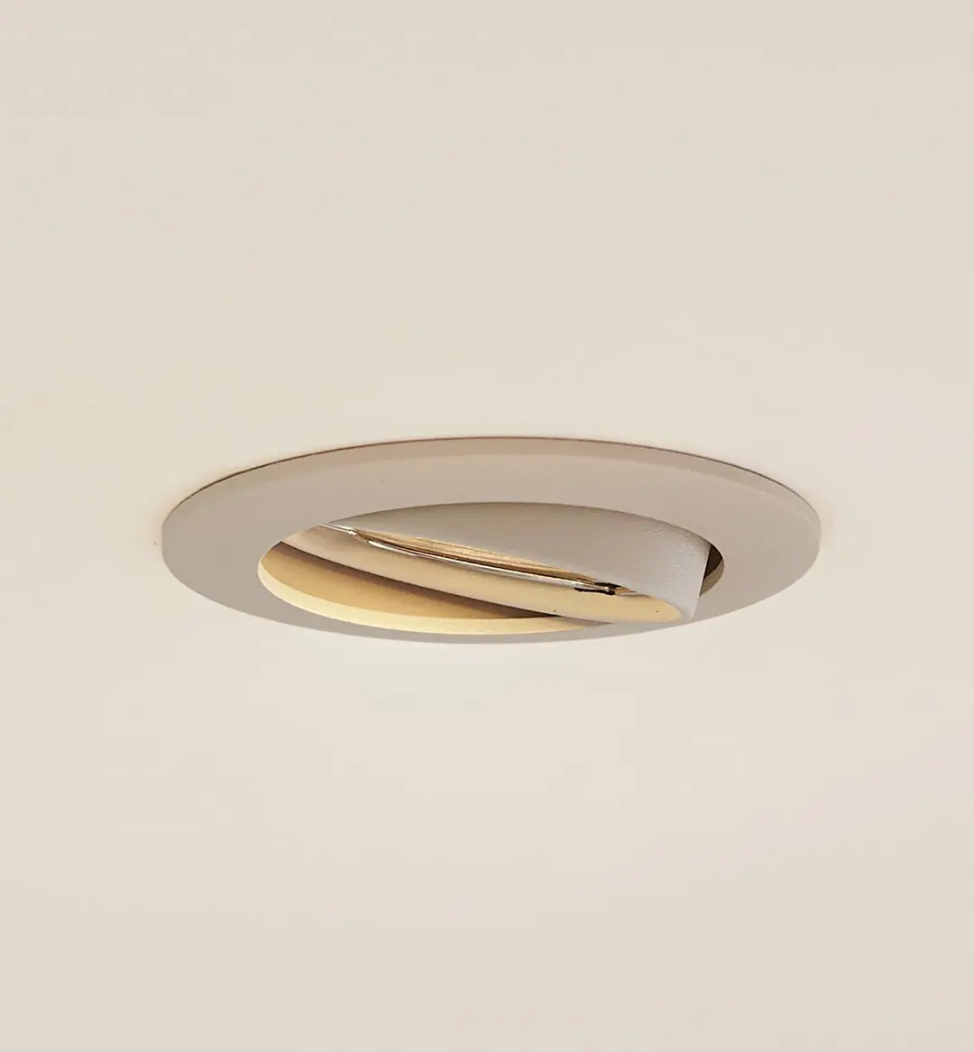 Prios Deckeneinbauleuchte Fibur, beige, Zink, Ø 8,2 cm