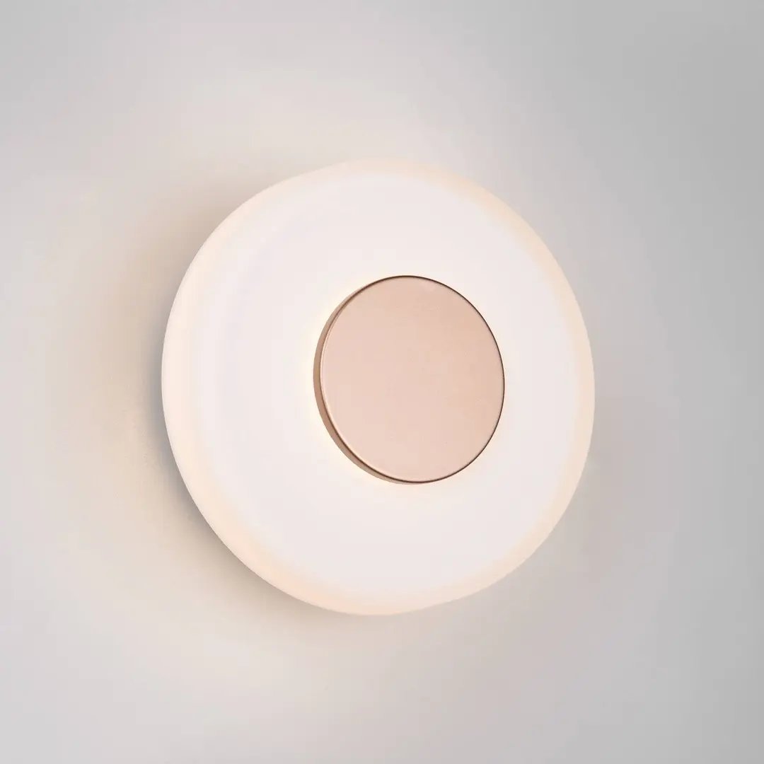 Trio Lighting LED-Wandleuchte Celeste, braun/weiß, Ø 22 cm Glas dimmbar