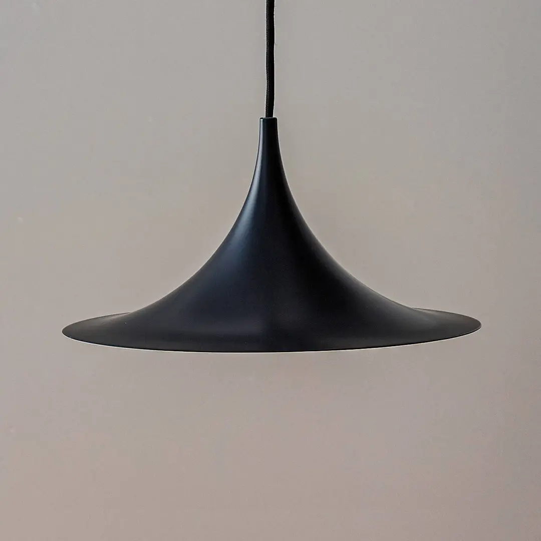 GUBI Hängeleuchte Semi, Ø 30 cm, schwarz