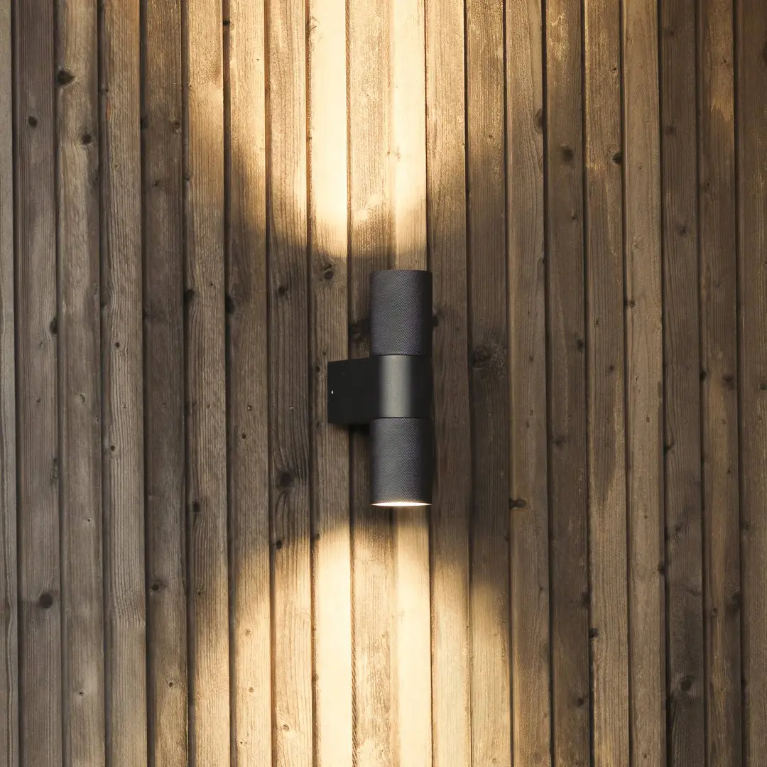 Konstsmide Außenwandlampe Temi, schwarz, Breite 11 cm, Alu, up/down